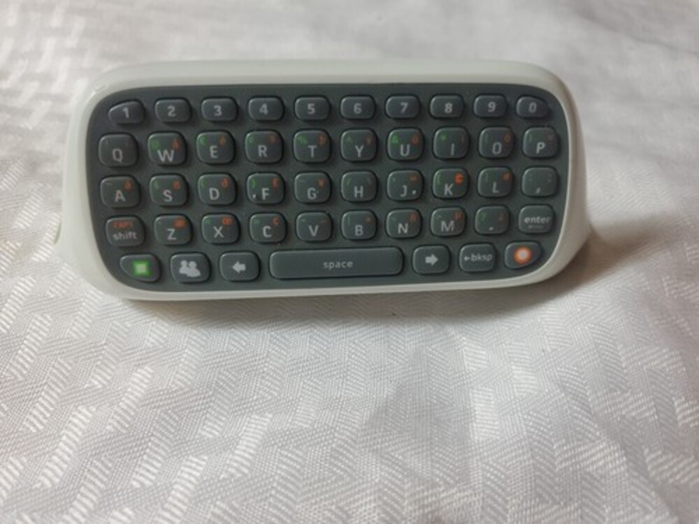 Xbox 360 Keyboard Chat Pad (White) X814365-001